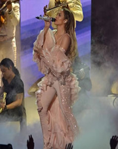 Jennifer Lopez rindió homenaje a Selena